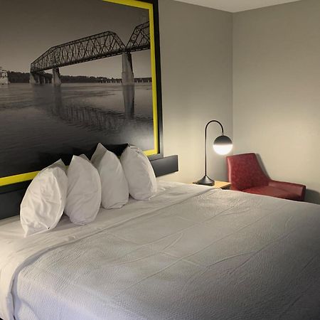 Super 8 By Wyndham Kirksville-University Area エクステリア 写真
