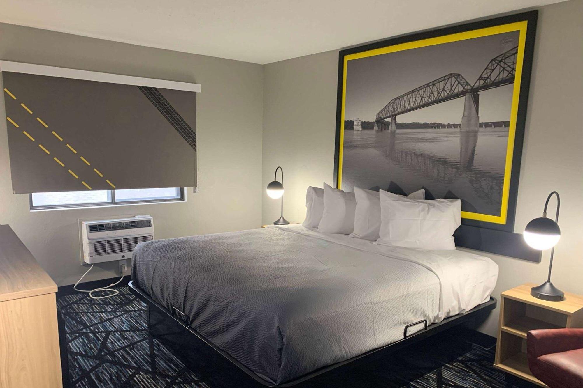Super 8 By Wyndham Kirksville-University Area エクステリア 写真