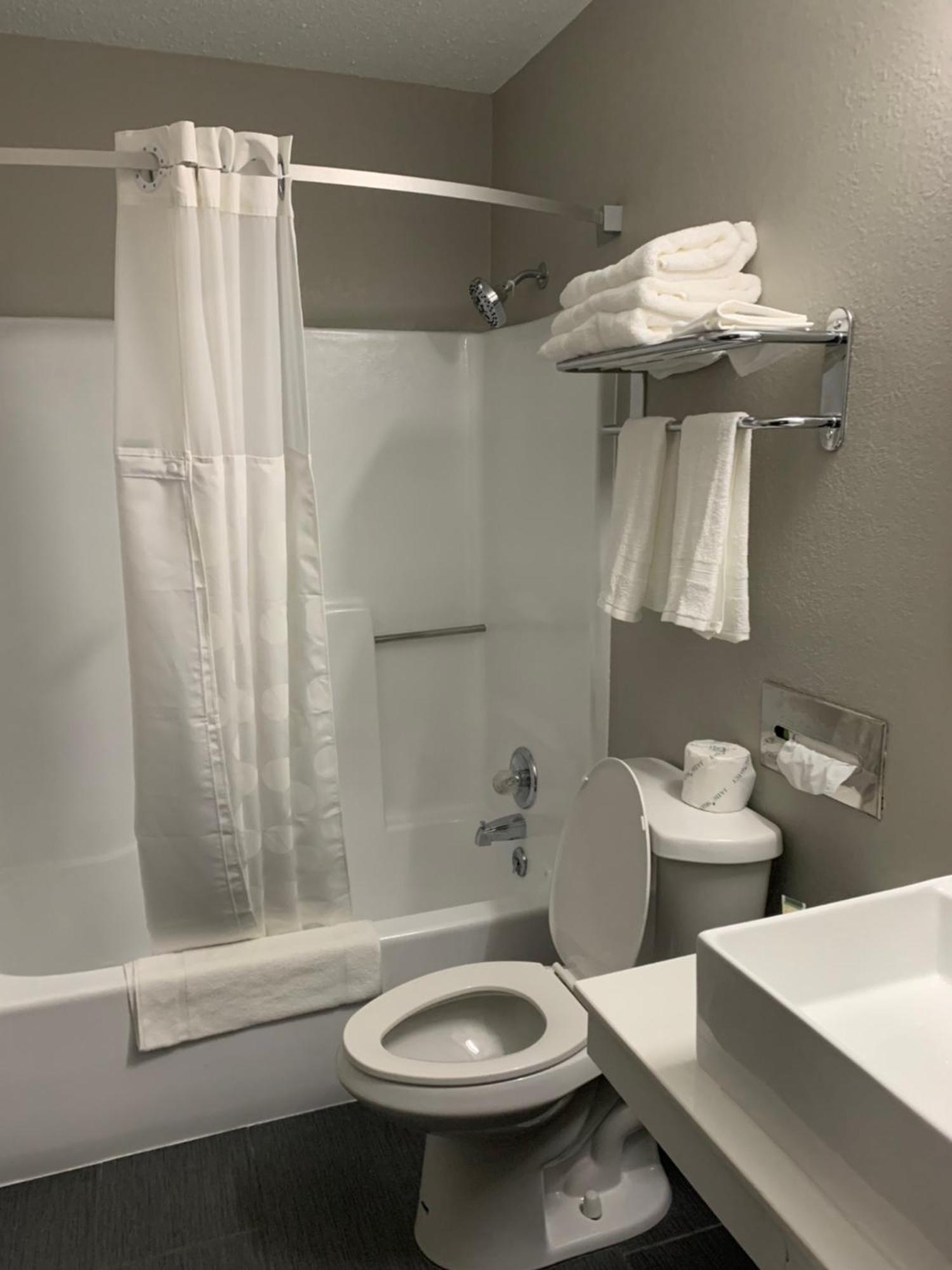 Super 8 By Wyndham Kirksville-University Area エクステリア 写真