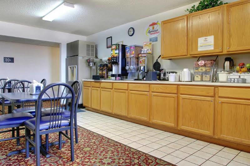 Super 8 By Wyndham Kirksville-University Area エクステリア 写真